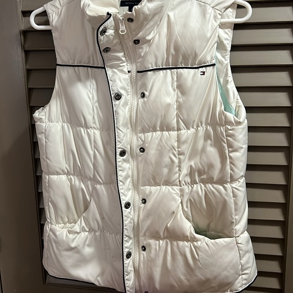 TOMMY HILFIGER Women’s S/P White Puffer Vest - Picture 5 of 14